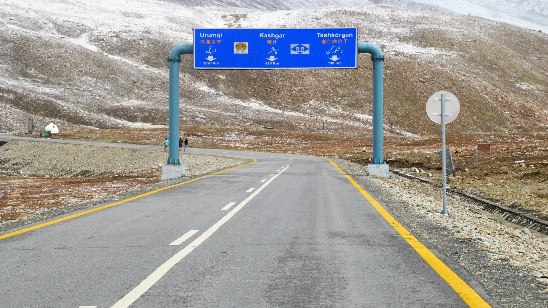 The paved road climbing to Khunjerab Pass
