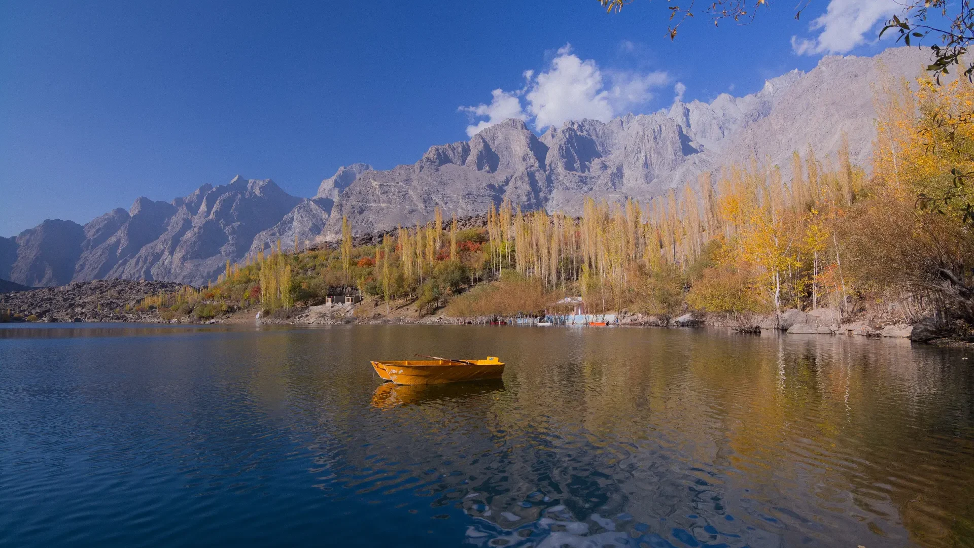 Autumn colours around Upper Kachura Lake, Skardu